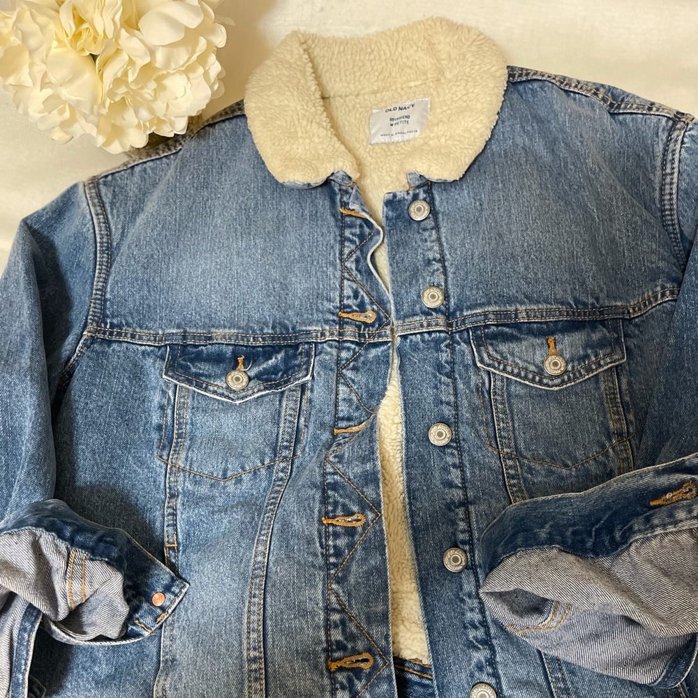 NWT Old Navy Shearling lined Jean Jacket - most coveted jacket!! - M Petite